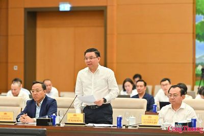 Chùm ảnh: Bộ trưởng Bộ Công Thương Lê Mạnh Hùng trình bày tóm tắt dự án Luật Dầu khí (sửa đổi)