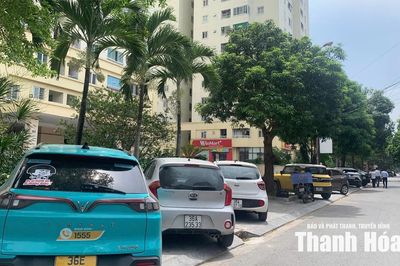 Chật vật tìm chỗ để xe tại các chung cư khu vực trung tâm