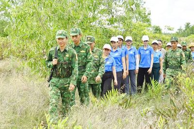 NHỮNG CỘT MỐC TRONG LÒNG DÂN - Bài 1: Nơi đường biên bắt đầu từ lòng dân