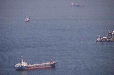 Mỹ tiếp tục không kích Iran