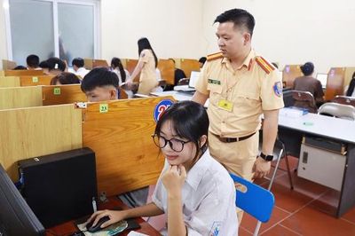 Bắc Ninh: Sát hạch giấy phép lái xe mô tô cho 700 học sinh vừa tốt nghiệp Trung học phổ thông