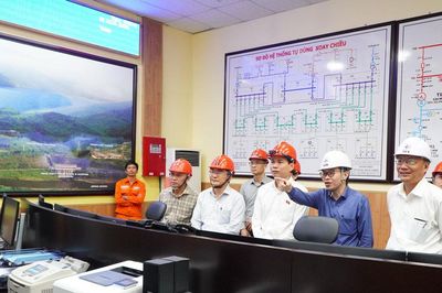 Đoàn đại biểu Quốc hội thành phố Đà Nẵng khảo sát vận hành liên hồ chứa tại thủy điện A Vương