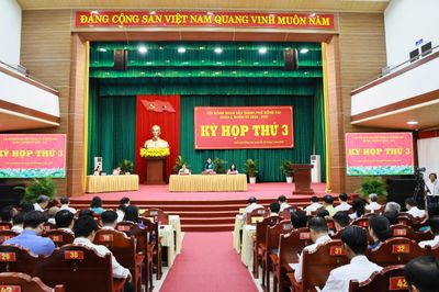 Tiếp tục ngày làm việc thứ hai Kỳ họp thứ 3 HĐND thành phố: Chất vấn nhiều vấn đề cử tri quan tâm