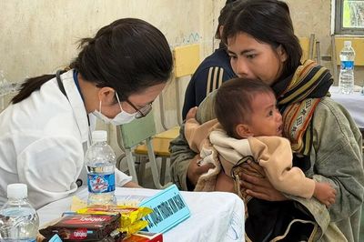 2.500 người dân xã Pờ Tó được tặng quà, khám chữa bệnh miễn phí