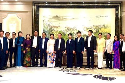 Bí thư Tỉnh ủy Thái Đại Ngọc chào xã giao lãnh đạo TP. Tô Châu
