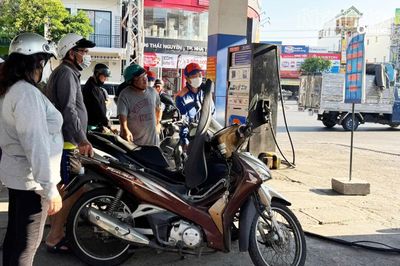 Giá xăng giảm, giá dầu diesel tăng