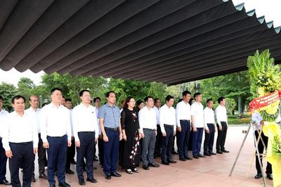 Đoàn công tác tỉnh Lào Cai viếng các anh hùng liệt sĩ tại những 'địa chỉ đỏ' trên địa bàn tỉnh Quảng Trị