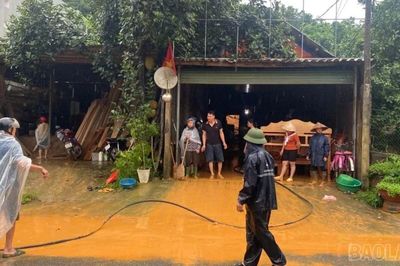 Mưa lớn gây ngập úng, sạt lở tại nhiều địa phương, các lực lượng khẩn trương ứng phó