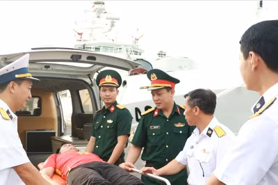 Ngư dân Phú Quý được đưa từ Trường Sa về Lâm Đồng điều trị bệnh