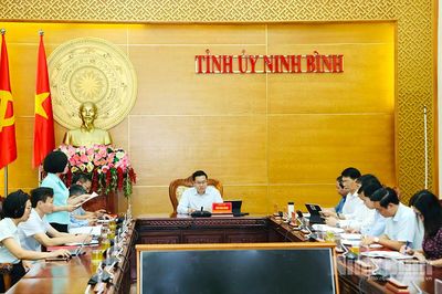 Đồng chí Phó Bí thư Thường trực Tỉnh ủy Trần Đăng Quỳnh làm việc với các cơ quan chuyên trách tham mưu, giúp việc Tỉnh ủy