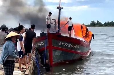 Cháy tàu cá neo đậu tại cảng, thiệt hại khoảng 800 triệu đồng