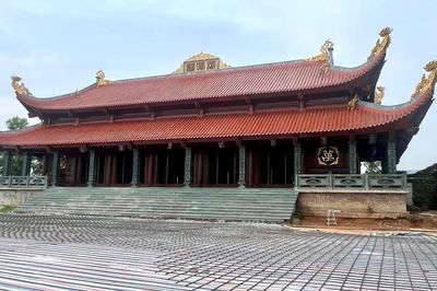 Trưởng lão Hòa thượng Thích Thiện Nhơn và Hòa thượng Thích Thiện Pháp thăm công trình tu bổ chùa Hương Ấp