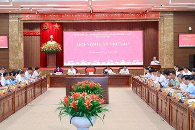 Bí thư Thành ủy Hà Nội: Đầu tư công phải 'mở đường', tạo động lực phát triển Thủ đô