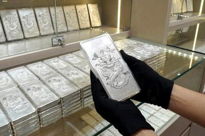 Ngày 9/7: Giá bạc thế giới tiếp đà tăng, trong nước giảm