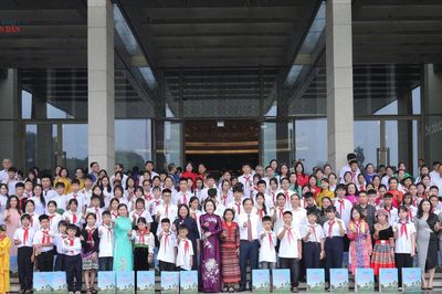 Phó Chủ tịch Quốc hội Nguyễn Thị Thanh gặp mặt trẻ em khuyết tật, mồ côi có hoàn cảnh khó khăn