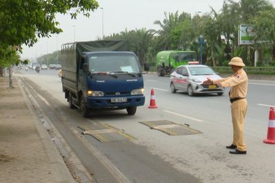 Kiểm soát tải trọng xe để giữ an toàn giao thông