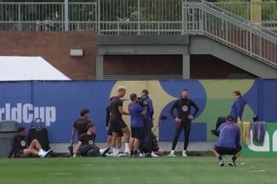FIFA bị kêu gọi điều tra vụ xóa thẻ đỏ của Balogun