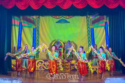 Phúc khảo vở dù kê 'Tham vọng vương quyền'