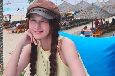 Vợ Anh Đức tận hưởng kỳ nghỉ ven biển, nhan sắc đời thường gây chú ý