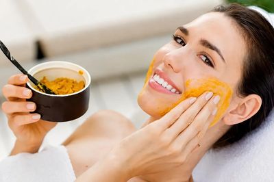 Cần gì đi spa khi 4 công thức tắm trắng tại nhà này có thể giúp làn da mềm mịn, tươi sáng hơn