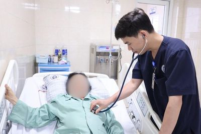 Sai lầm tại nhà khi cụ bà bị đột quỵ, nguy cơ liệt suốt đời