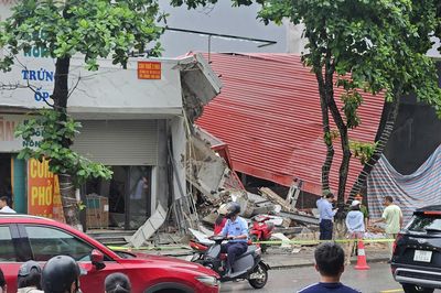 Phong tỏa hiện trường, dừng thi công 2 ngôi nhà bị sập ở Bắc Ninh