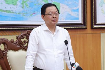 Phó Thủ tướng: Không để người dân phải lên nóc nhà kêu cứu khi mưa lũ