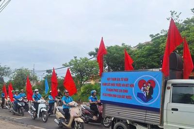 Xã Ngọc Hồi tuyên truyền lưu động hưởng ứng Ngày Dân số Thế giới
