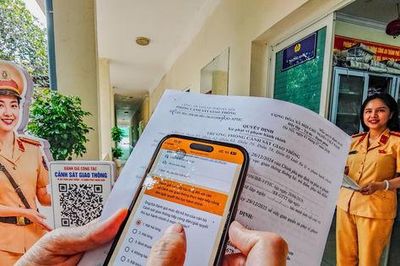 Người dân đánh giá chất lượng phục vụ của CSGT Hà Nội qua mã QR