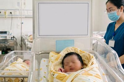 Sinh xong, mẹ bỏ con lại bệnh viện rồi mất liên lạc