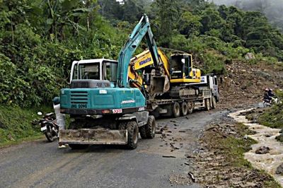 Mưa lớn gây tắc 11 điểm trên Quốc lộ 6, nhiều tuyến đường miền núi bị sạt lở