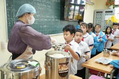 Hà Nội dự kiến tăng mức hỗ trợ bữa ăn bán trú cho học sinh tiểu học