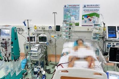 Sau 2 ngày sốt nhẹ, nam sinh 15 tuổi nguy kịch