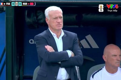 HLV Deschamps xô đổ cột mốc lịch sử tại World Cup