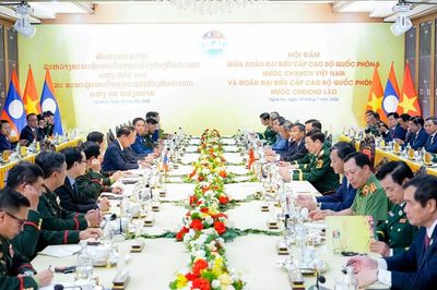 Hội đàm giữa Bộ trưởng Bộ Quốc phòng Việt Nam và Bộ trưởng Bộ Quốc phòng Lào
