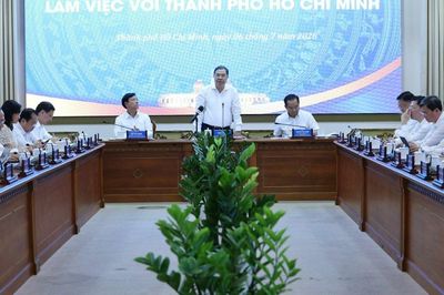 TPHCM phấn đấu tăng trưởng trên 10%, xác định giải ngân vốn đầu tư công là trọng tâm ưu tiên hàng đầu