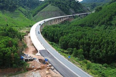Phấn đấu hoàn thành tuyến chính cao tốc La Sơn-Hòa Liên trong tháng 8