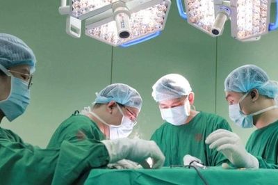 Cứu sống bệnh nhân Campuchia bị tổn thương não nghiêm trọng sau tai nạn giao thông