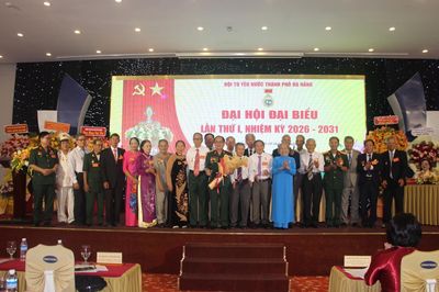 Trọn đời kiên trung, thắm tình đồng đội