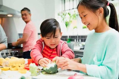 Cho con làm việc nhà không phải là 'giáo dục chịu khổ'