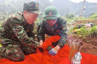 Người dân giúp sức 'mở lối' trong hành trình tìm kiếm, quy tập hài cốt liệt sĩ ở Tuyên Quang