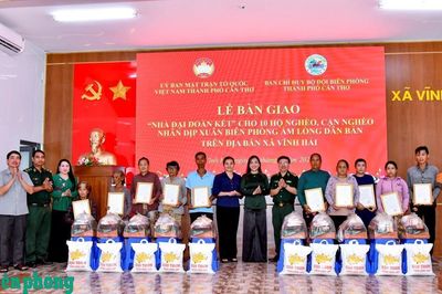 Cần Thơ: Bàn giao 30 căn nhà 'Đại đoàn kết' cho người nghèo khu vực biên giới biển