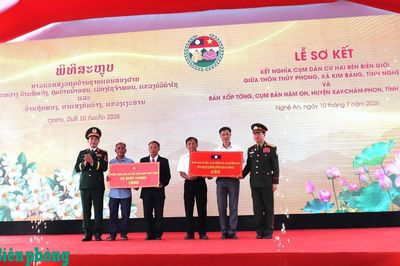 Sơ kết kết nghĩa cụm dân cư hai bên biên giới