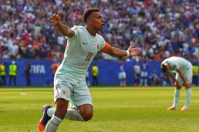 Mbappe phá kỷ lục World Cup, dẫn đầu cuộc đua Vua phá lưới