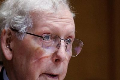 Mỹ xôn xao vì sự vắng mặt bí ẩn của Thượng nghị sĩ Mitch McConnell