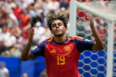 Lamine Yamal ở đâu khi Messi, Mbappe, Haaland thay nhau tỏa sáng?