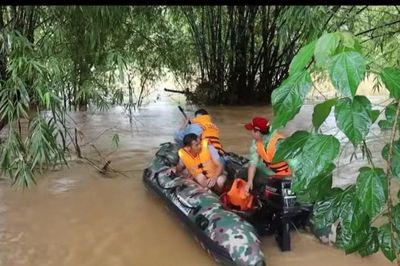 Tìm thấy thi thể cháu bé bị lũ cuốn trôi