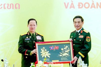 Chung tay xây dựng đường biên giới Việt Nam - Lào hòa bình, hữu nghị và phát triển