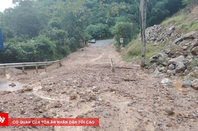 Mưa lớn gây sạt lở nhiều tuyến đường, ngành đường bộ tập trung bảo đảm giao thông
