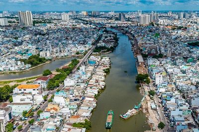 Đại công trường bờ Bắc kênh Đôi ở TPHCM tăng tốc sau 10 tháng thi công